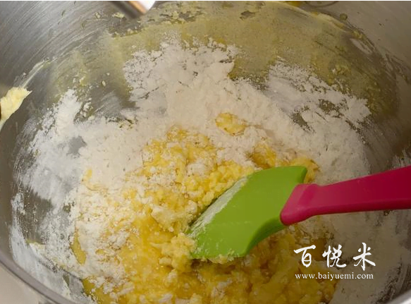 孩子愛吃的小甜點(diǎn)，奶香濃郁的黃金椰蓉球，無需打發(fā)，簡單又好吃